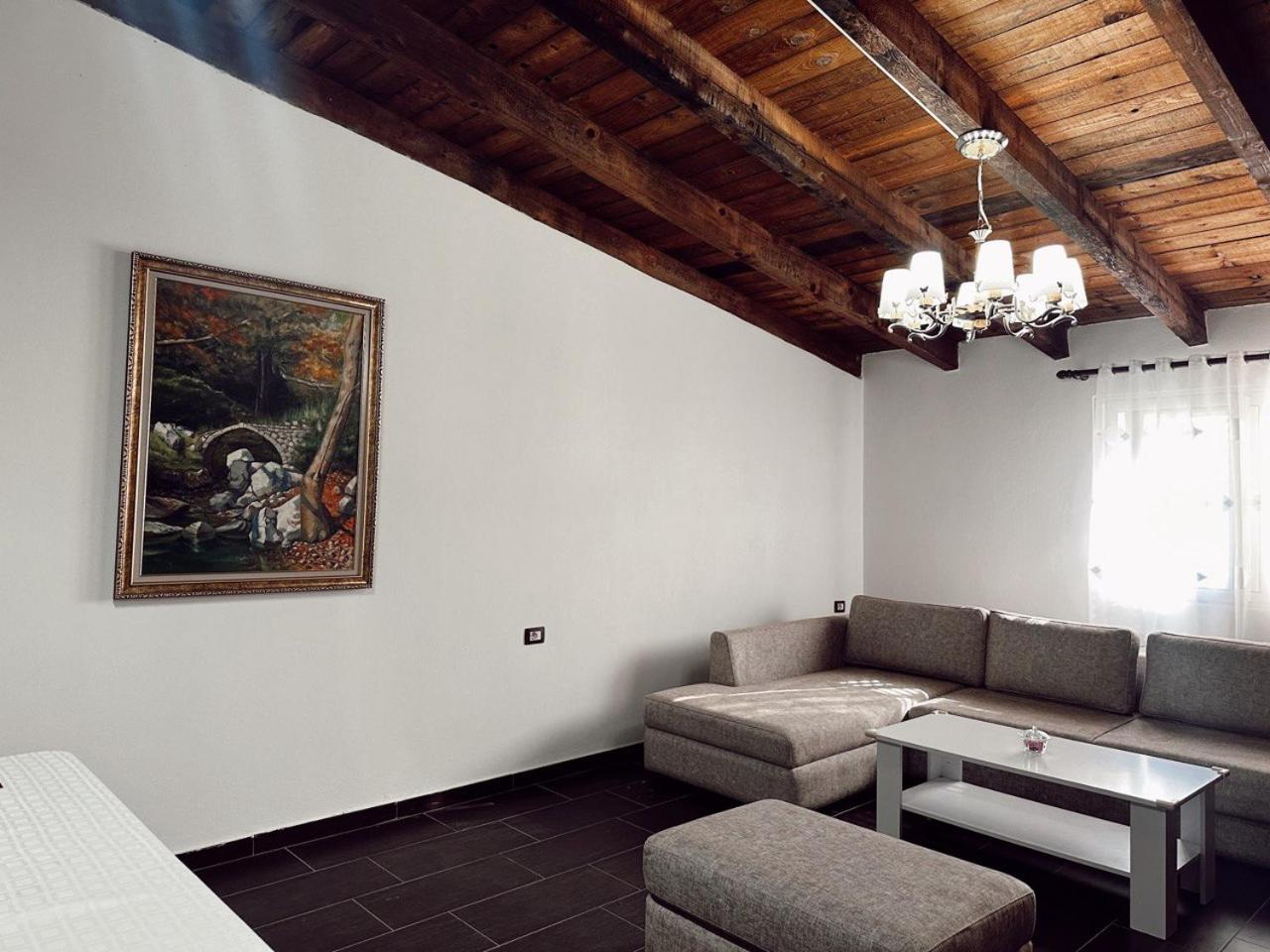 Oa'S Beach Apartment Vlorë Esterno foto