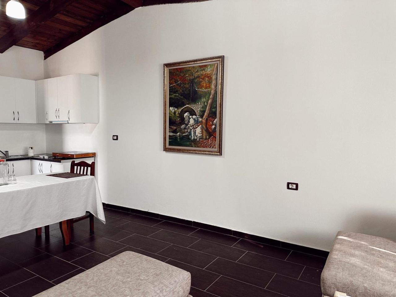 Oa'S Beach Apartment Vlorë Esterno foto